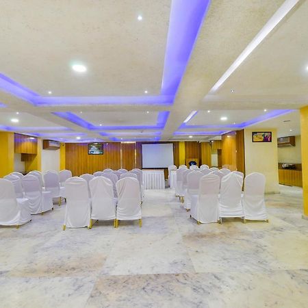 Fabhotel Kohinoor Plaza 阿穆达巴 外观 照片