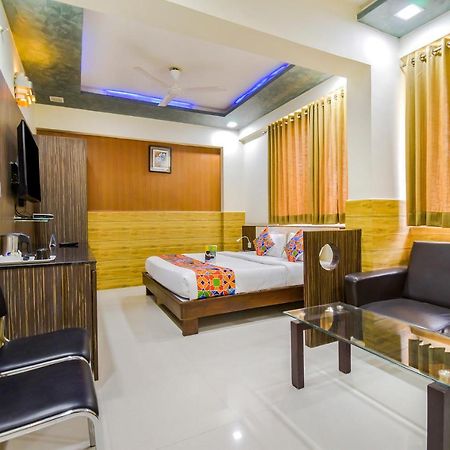 Fabhotel Kohinoor Plaza 阿穆达巴 外观 照片