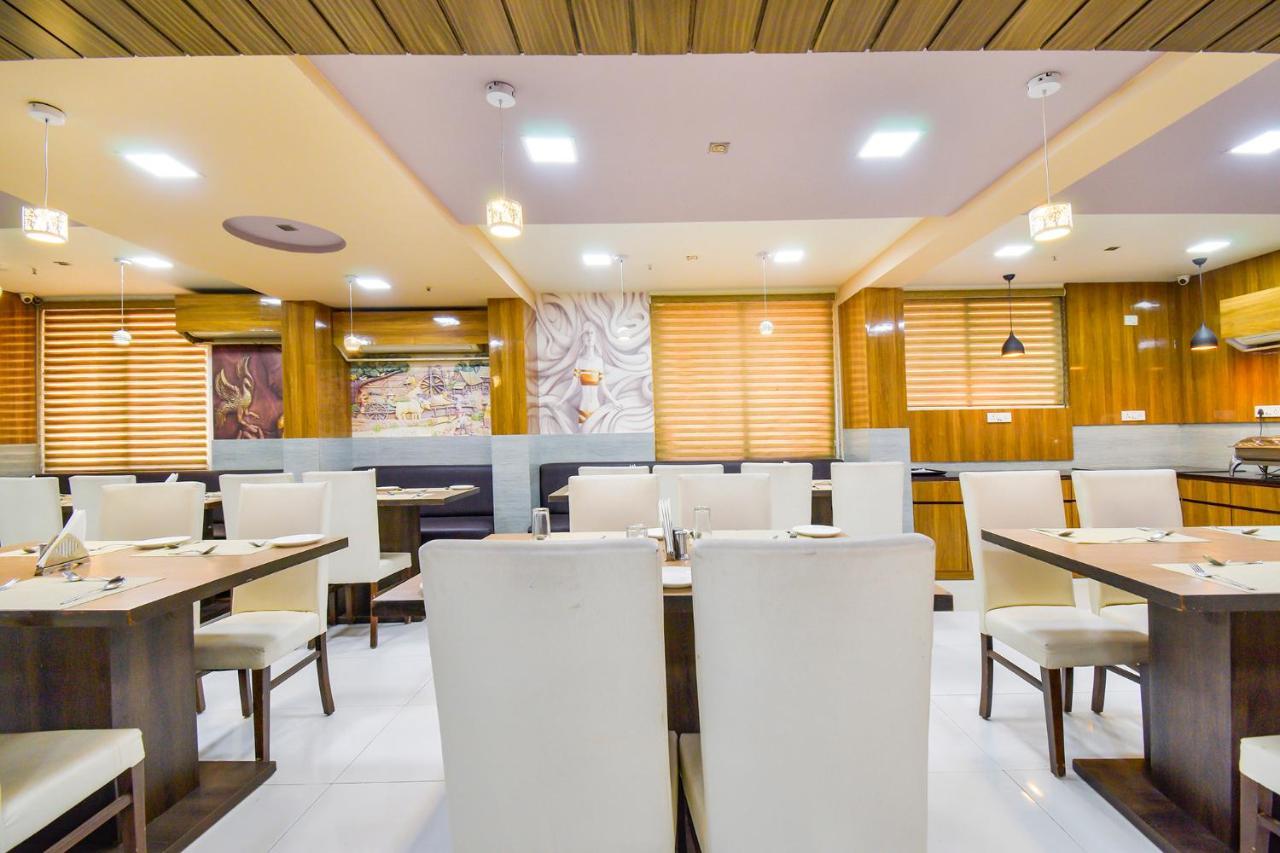 Fabhotel Kohinoor Plaza 阿穆达巴 外观 照片