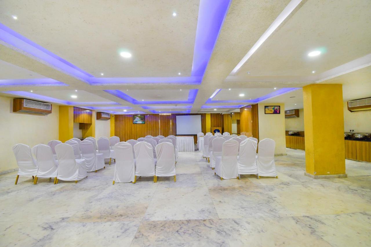 Fabhotel Kohinoor Plaza 阿穆达巴 外观 照片