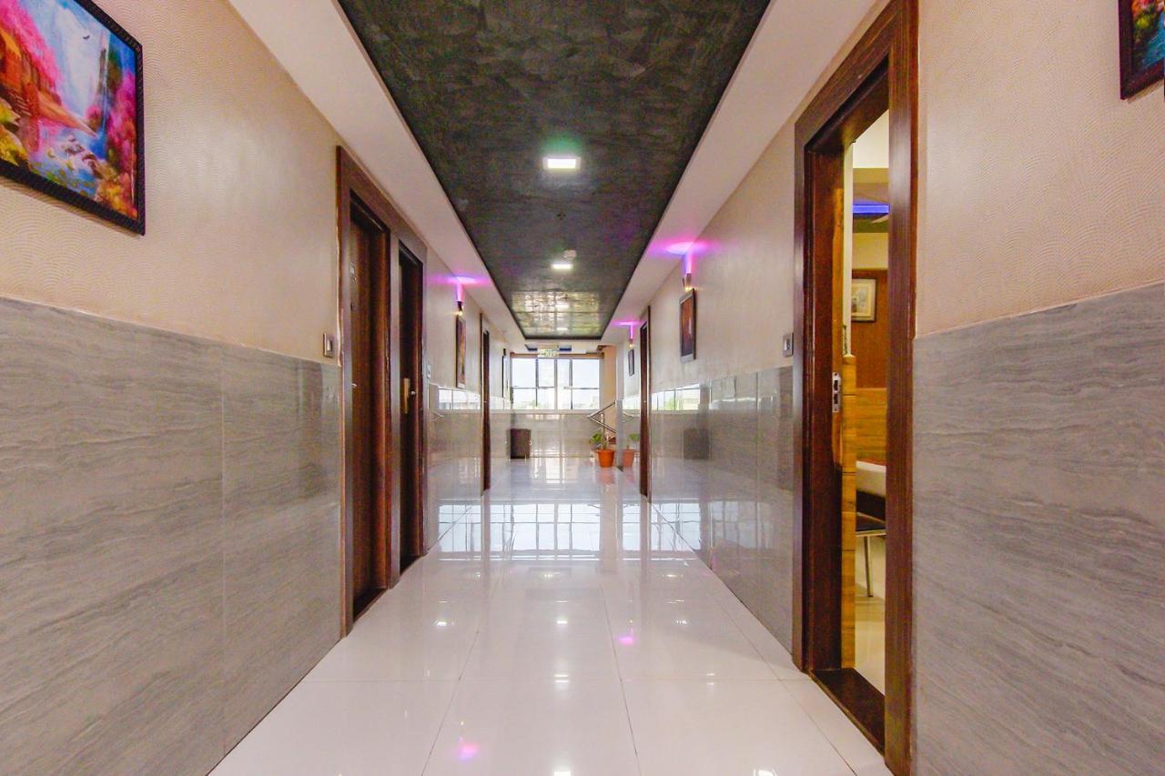 Fabhotel Kohinoor Plaza 阿穆达巴 外观 照片