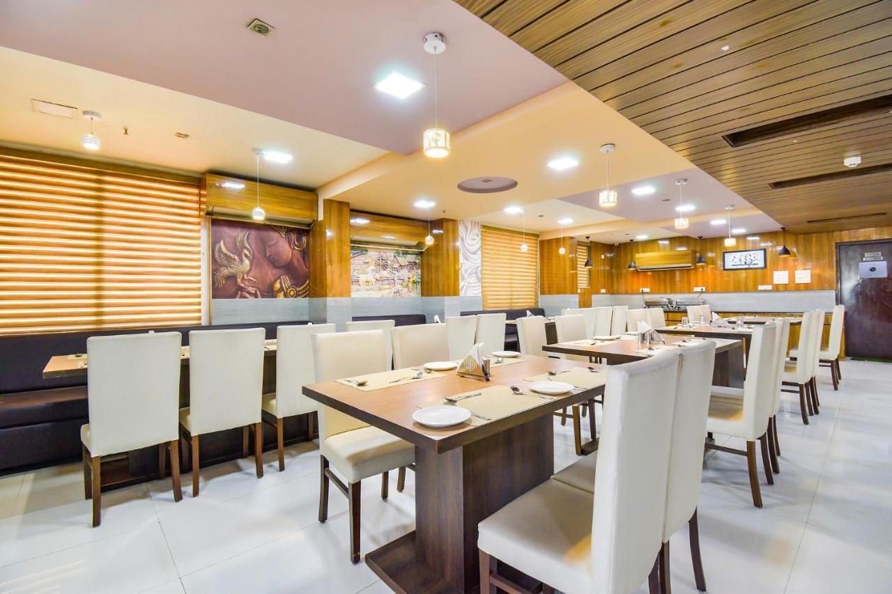 Fabhotel Kohinoor Plaza 阿穆达巴 外观 照片