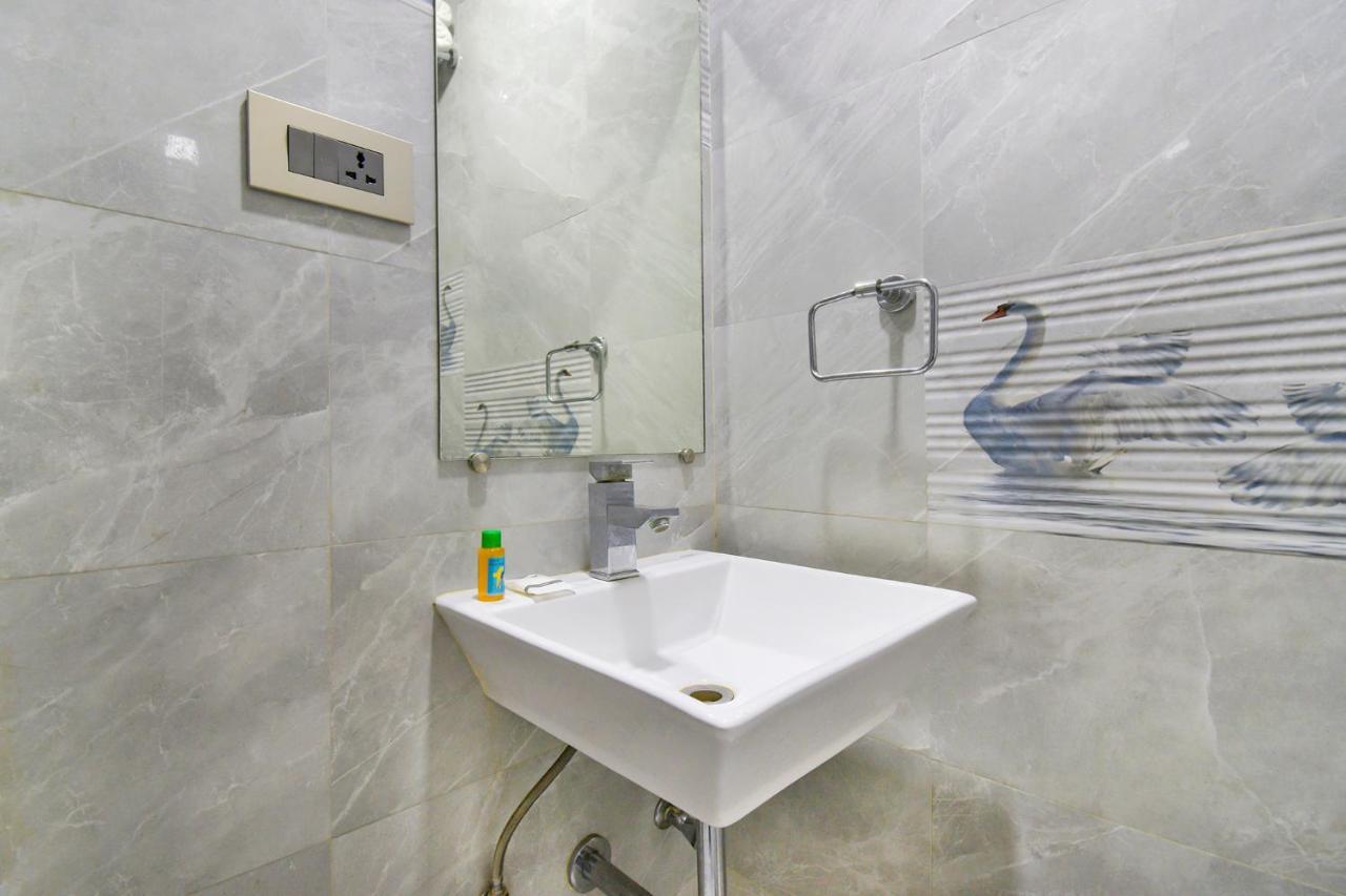 Fabhotel Kohinoor Plaza 阿穆达巴 外观 照片
