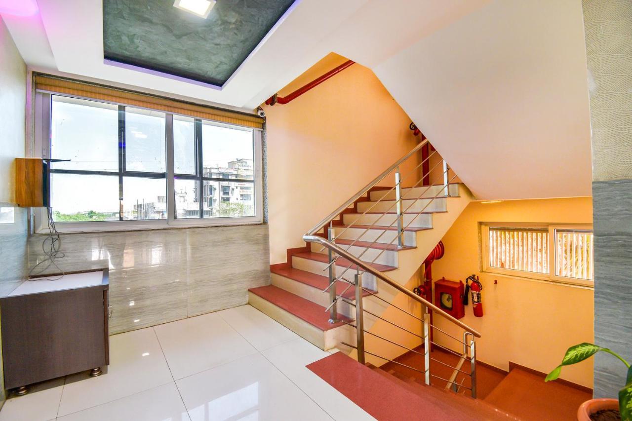 Fabhotel Kohinoor Plaza 阿穆达巴 外观 照片