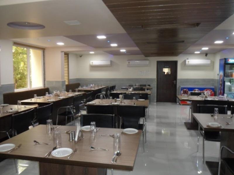 Fabhotel Kohinoor Plaza 阿穆达巴 外观 照片