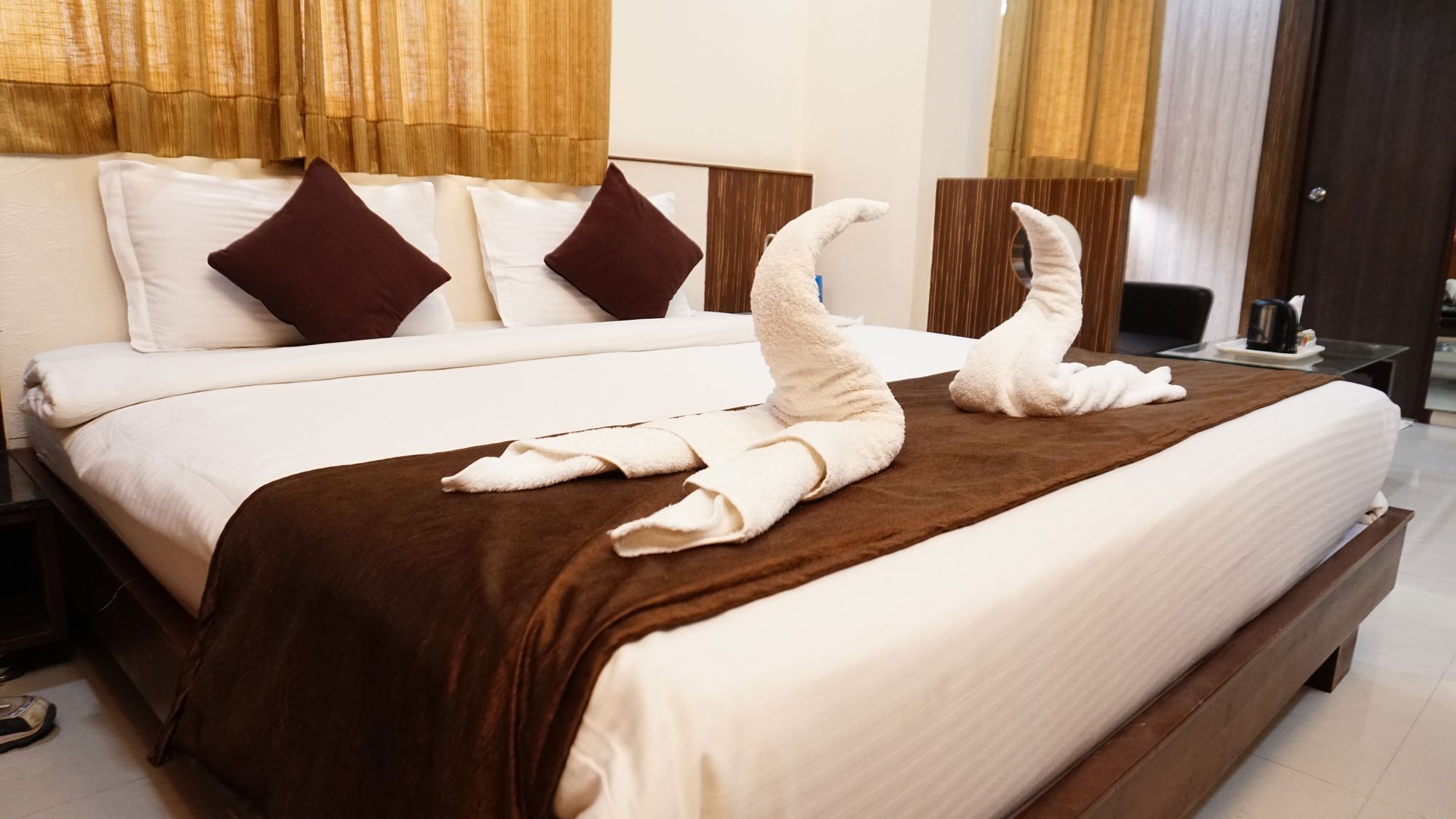 Fabhotel Kohinoor Plaza 阿穆达巴 外观 照片
