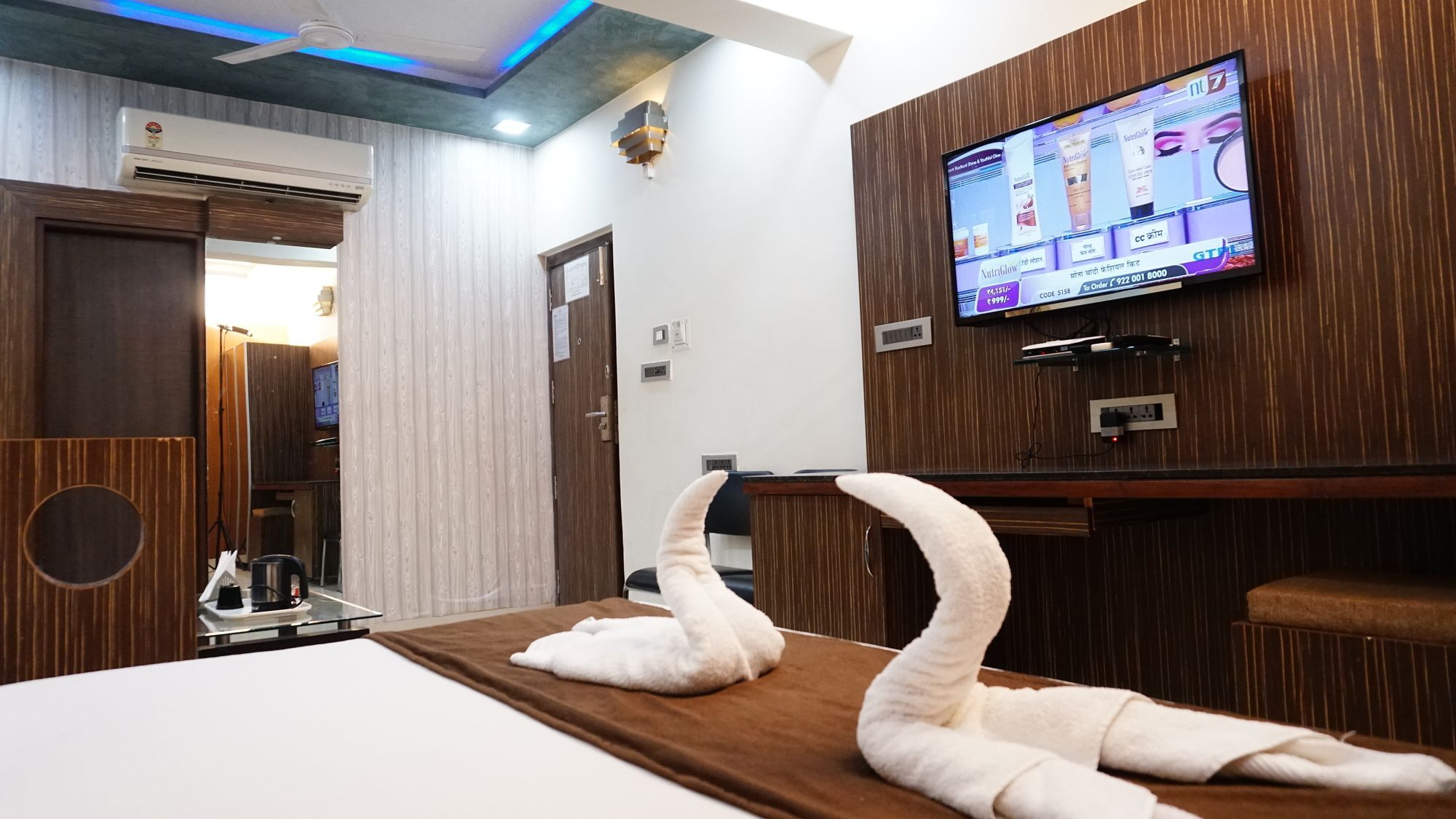 Fabhotel Kohinoor Plaza 阿穆达巴 外观 照片